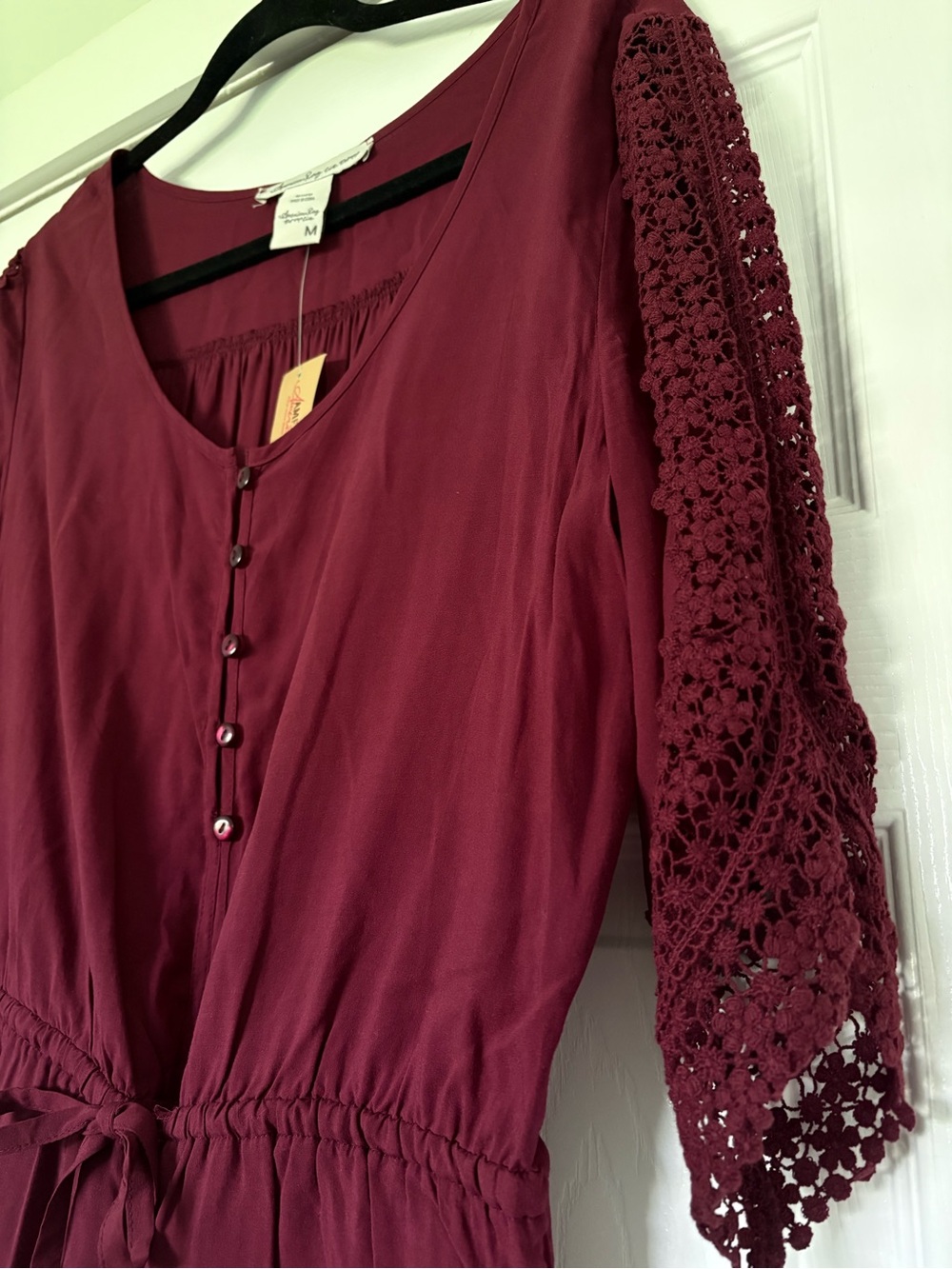 🔥 2 for $20 SALE
American Rag Burgundy Crochet-Sleeve Romper
NWT Size: M